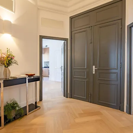 La Guitare 24 - In Center Of Cannes, Just Behind Grand كان