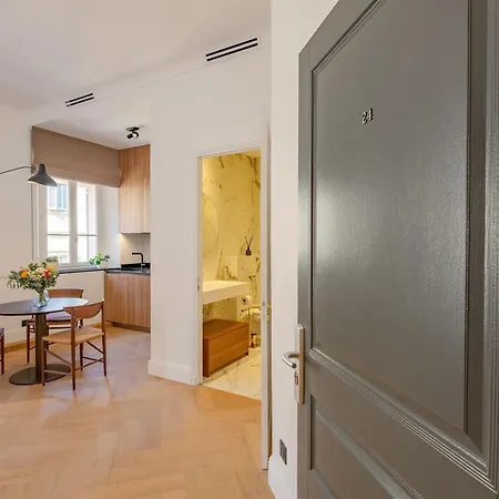 La Guitare 24 - In Center Of Cannes, Just Behind Grand * كان