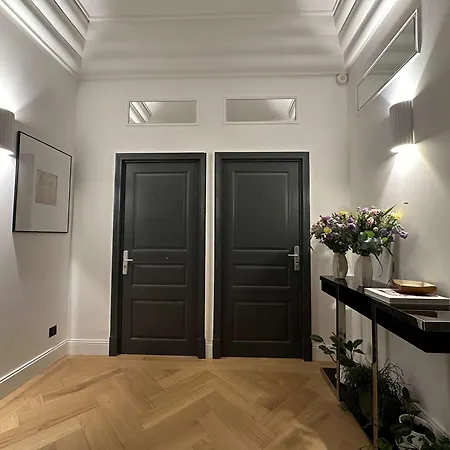 La Guitare 24 - In Center Of Cannes, Just Behind Grand *